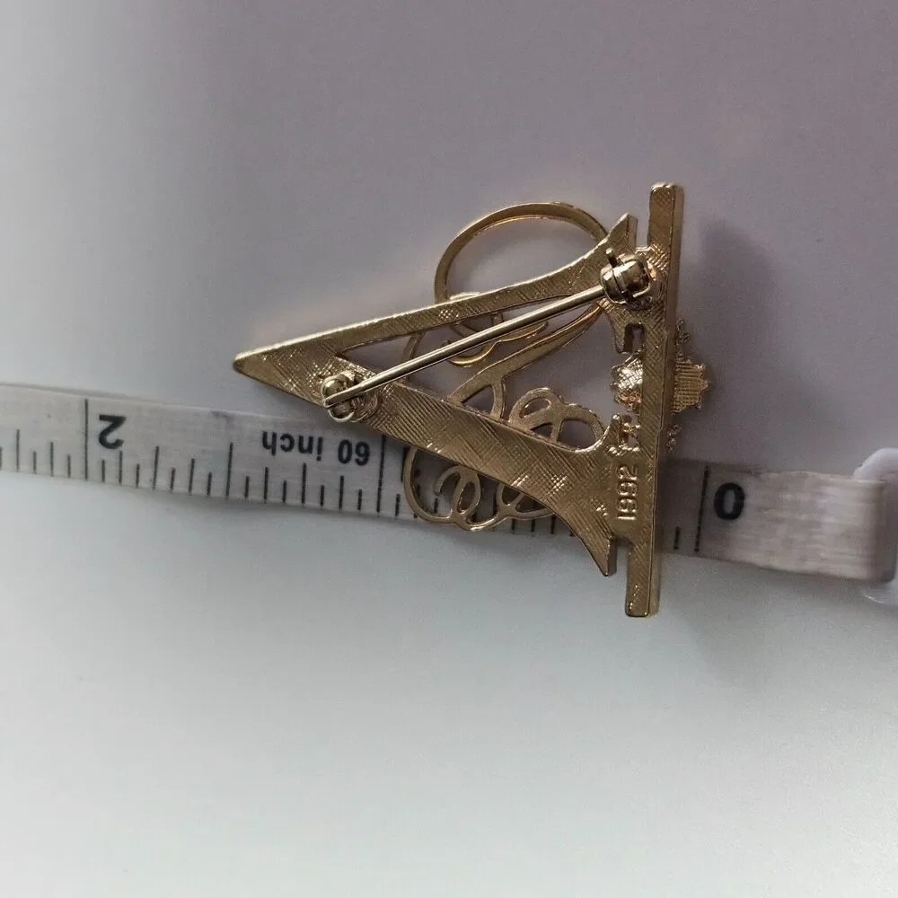 Avon gold tone presidential club honor brooch